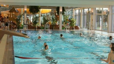 Piscines autour le parc de vacances